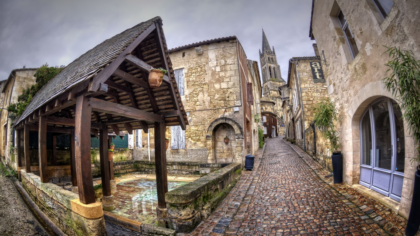 Brown Brick Pathway Near Brown Concrete Building During Daytime. Wallpaper in 1366x768 Resolution