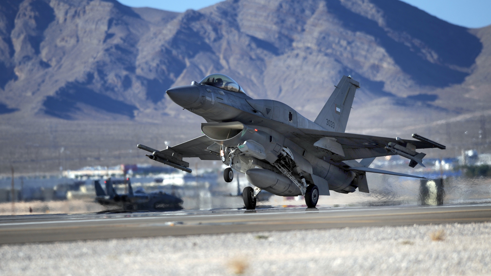 Gray Fighter Jet on Gray Concrete Road During Daytime. Wallpaper in 1920x1080 Resolution