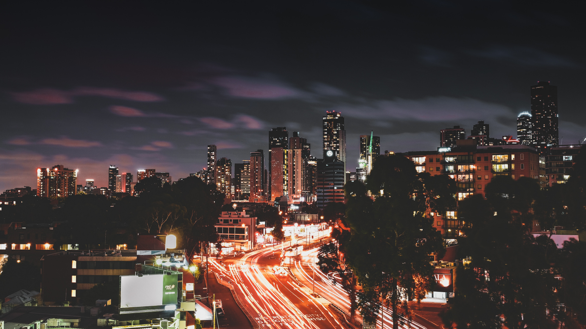 Fotografía de Lapso de Tiempo de la Ciudad Durante la Noche.. Wallpaper in 1920x1080 Resolution