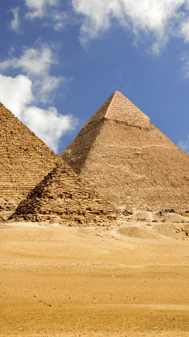 Pyramide Unter Blauem Himmel Tagsüber. Wallpaper in 750x1334 Resolution