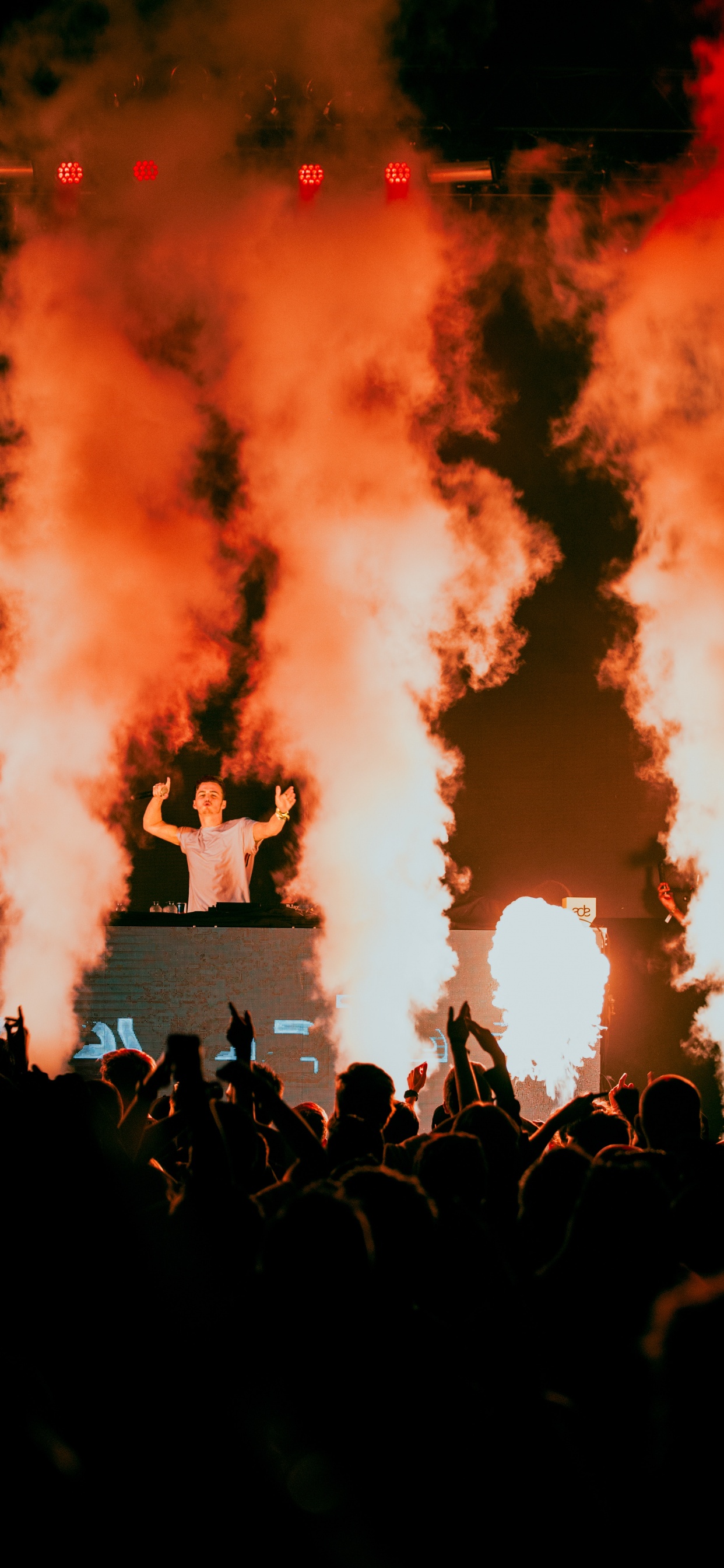 Partei, Flamme, Feuer, Hitze, Veranstaltung. Wallpaper in 1242x2688 Resolution