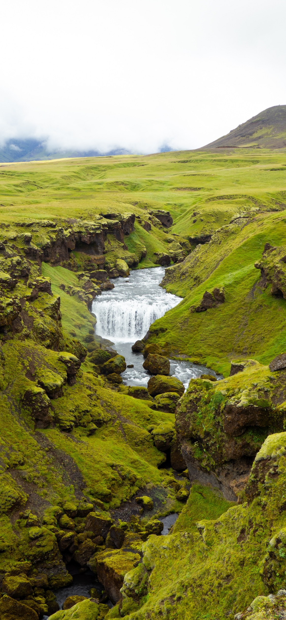 Skgafoss, 跌倒了, 高地, 荒野, 自然景观 壁纸 1125x2436 允许