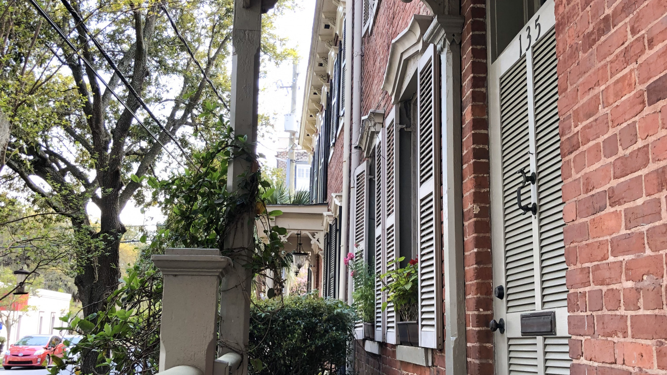 Haus, Immobilie, Nachbarschaft, Ziegel, Carnivore. Wallpaper in 1366x768 Resolution