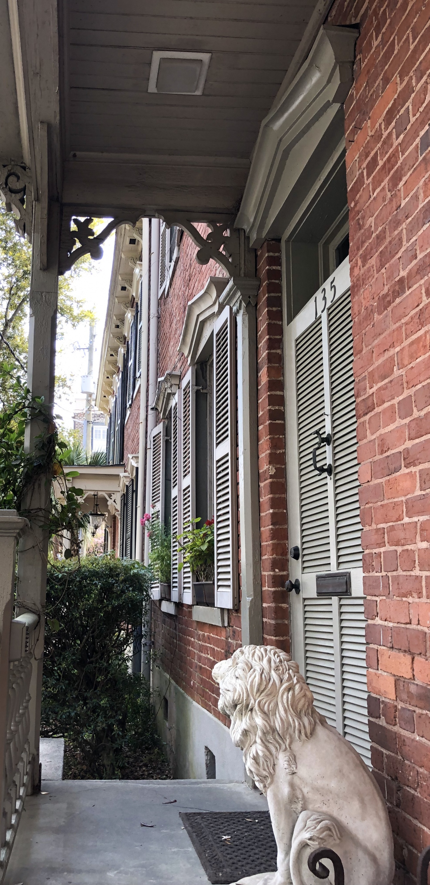 Porche, Immobilier, Quartier, Brique, Carnivores. Wallpaper in 1440x2960 Resolution