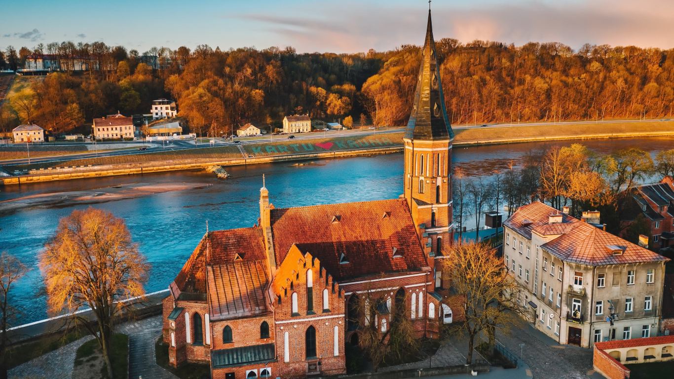 Lituanie, Église de Vytautas le Grand, Eau, Propriété, Bâtiment. Wallpaper in 1366x768 Resolution