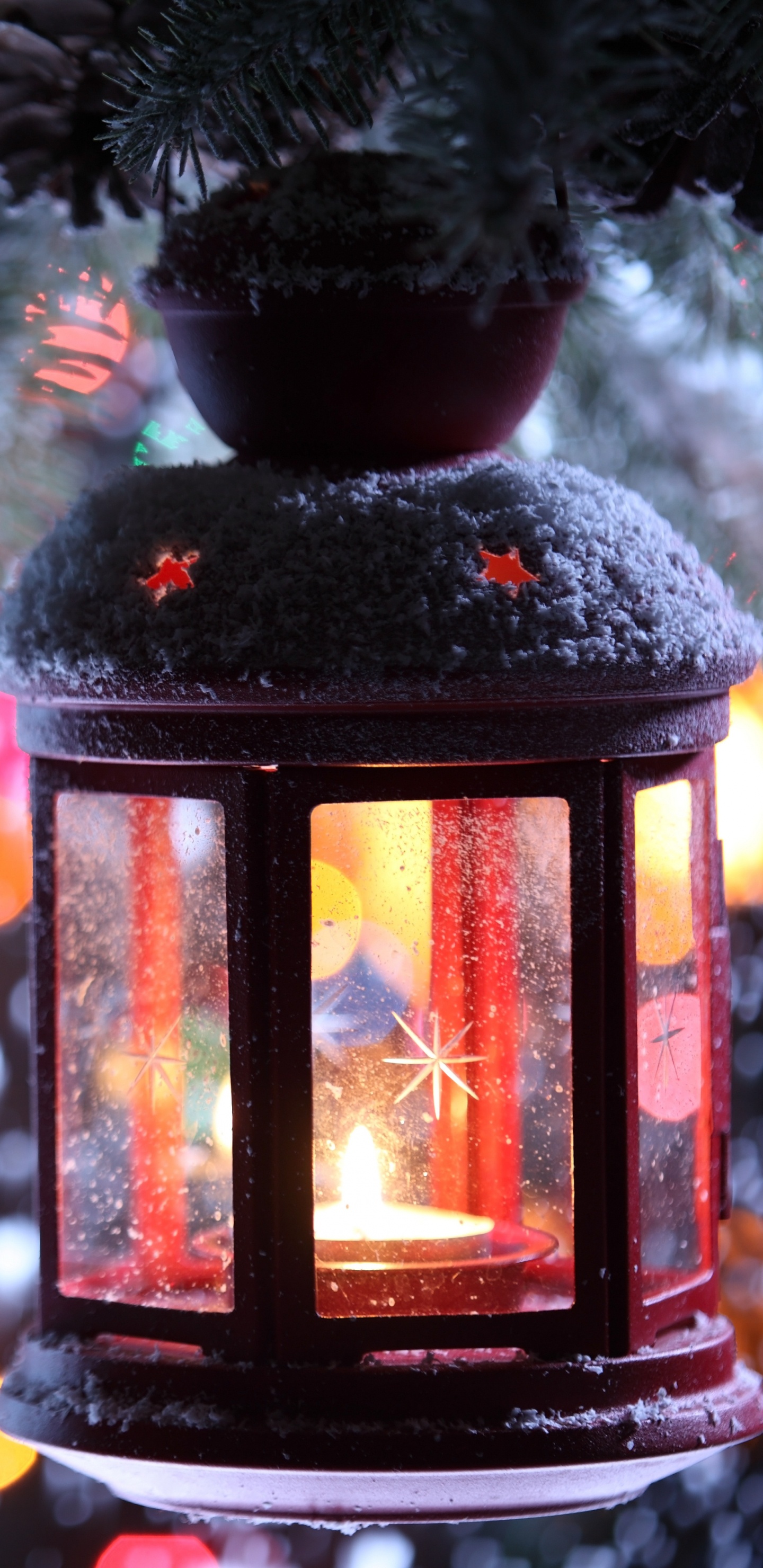 Schwarze Laterne Mit Bokeh-Lichtern. Wallpaper in 1440x2960 Resolution