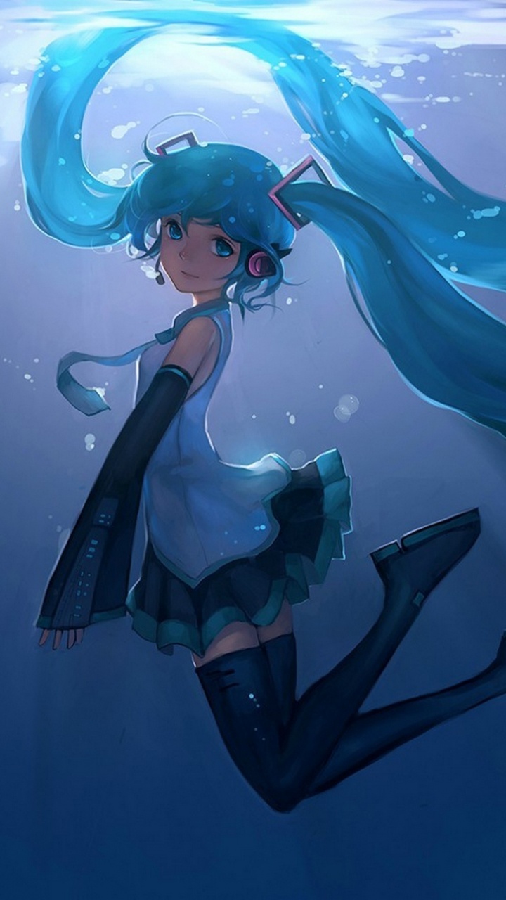 Frau in Schwarzem Anzug Und Blauem Haar Anime-Charakter. Wallpaper in 720x1280 Resolution