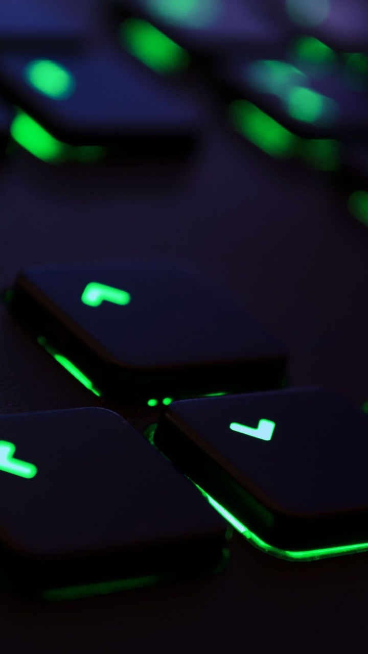 Blaue Und Schwarze Computertastatur. Wallpaper in 720x1280 Resolution