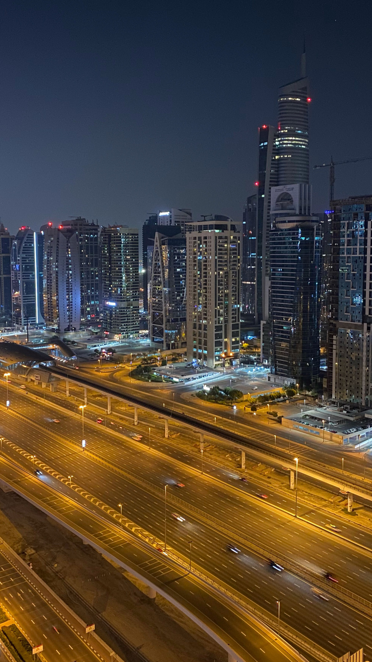 Nuit, Route, Zone Urbaine, Métropole, Tour de Bloc. Wallpaper in 750x1334 Resolution