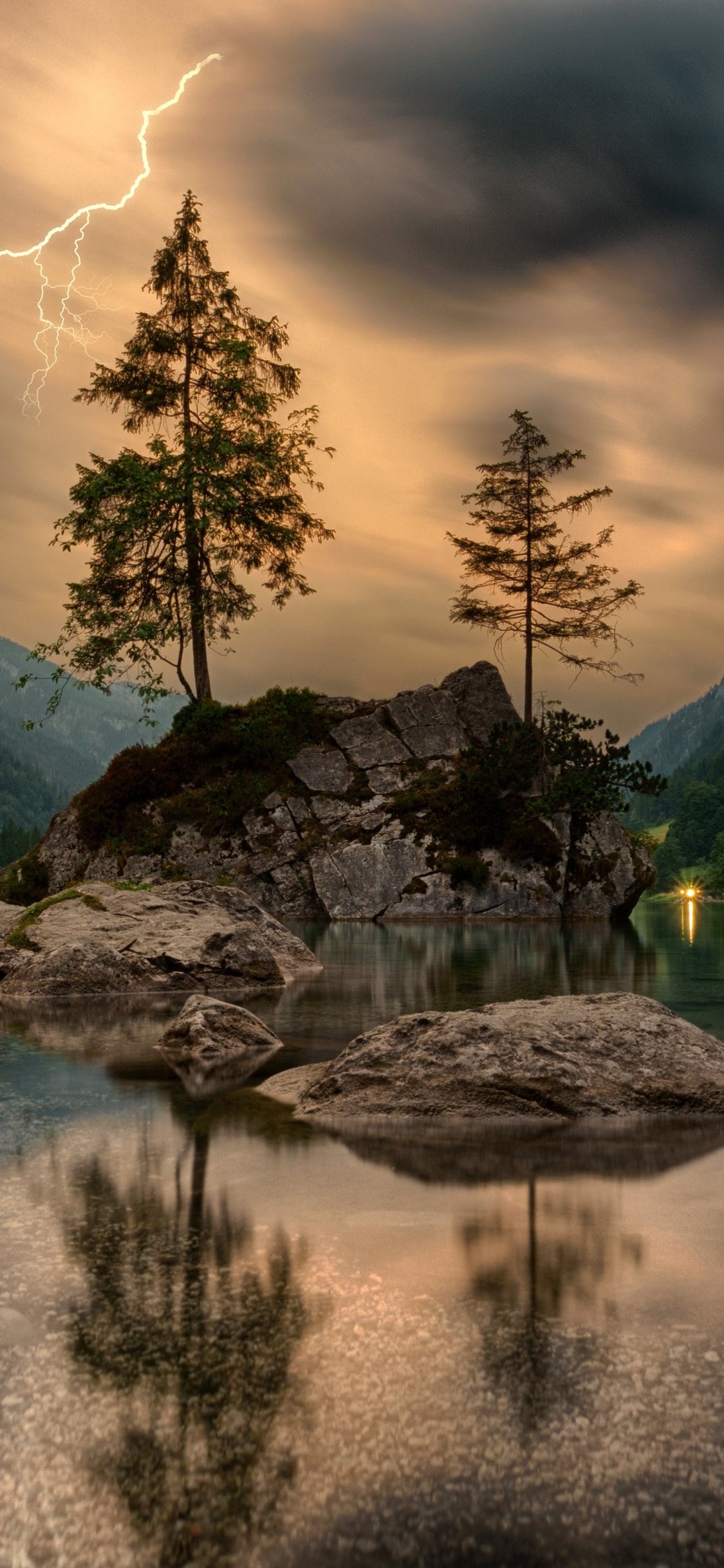Green Trees on Brown Rock Formation on Lake During Daytime. Wallpaper in 1125x2436 Resolution