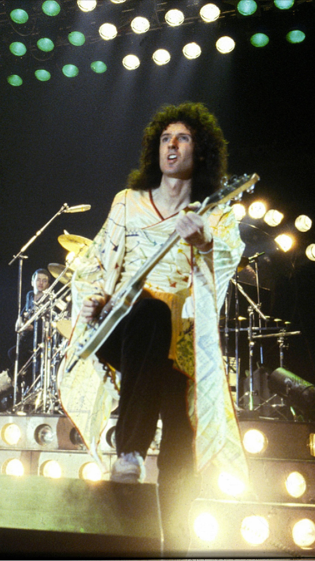 Queen, Concert, Performance, Entertainment, Performing Arts. Wallpaper in 1080x1920 Resolution