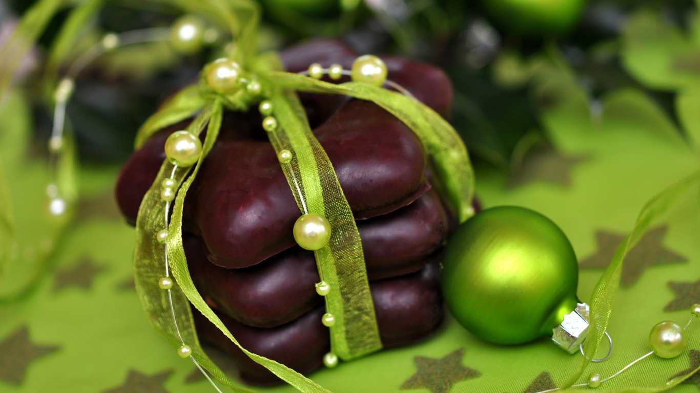 New Year, Christmas Day, Holiday, Fruit, Produce. Wallpaper in 1366x768 Resolution