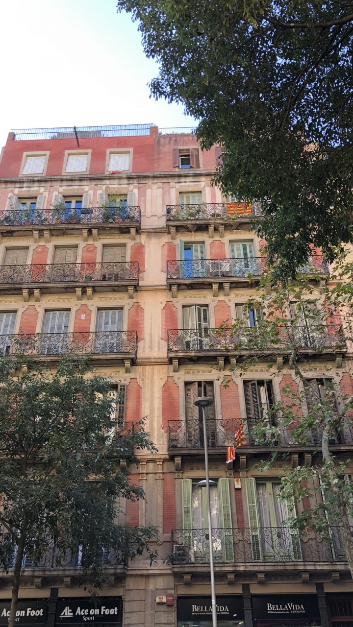 Residential Area, Facade, Neighbourhood, Apartment, Building. Wallpaper in 720x1280 Resolution