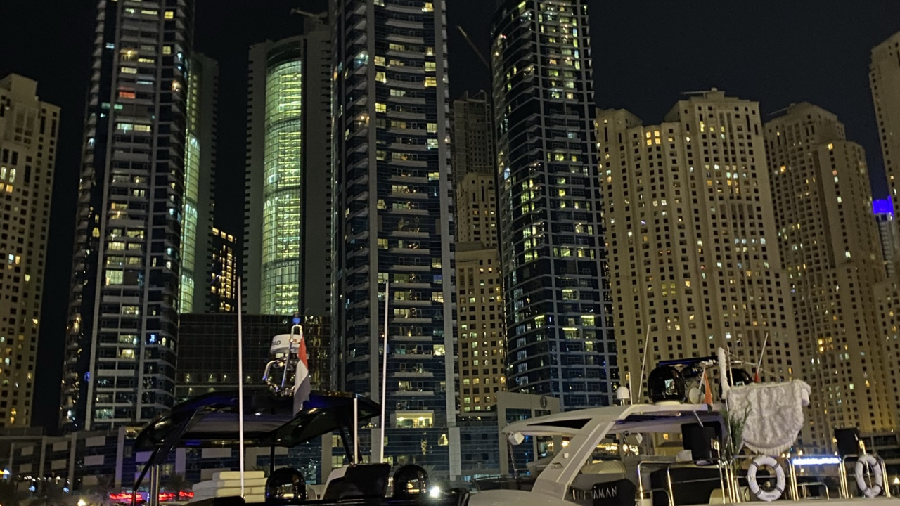 King, Skyscraper, Tower Block, Night, Metropolis. Wallpaper in 1280x720 Resolution