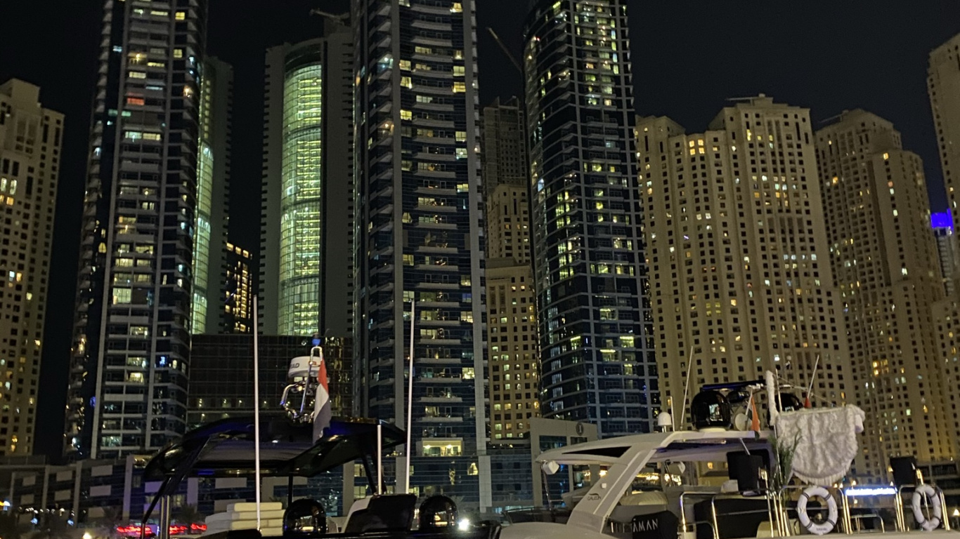 King, Skyscraper, Tower Block, Night, Metropolis. Wallpaper in 1366x768 Resolution