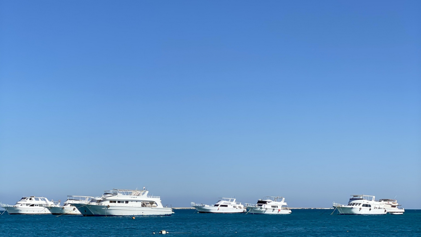 Meer, Wasser, Boot, Cloud, Wasserfahrzeug. Wallpaper in 1366x768 Resolution