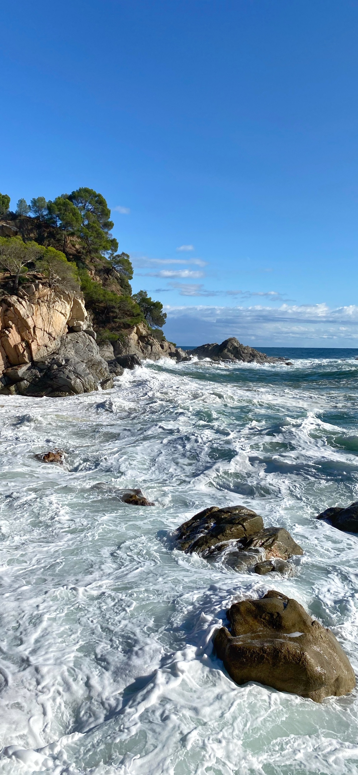 Mer, Corps de L'eau, Rock, Eau, Paysage Naturel. Wallpaper in 1242x2688 Resolution