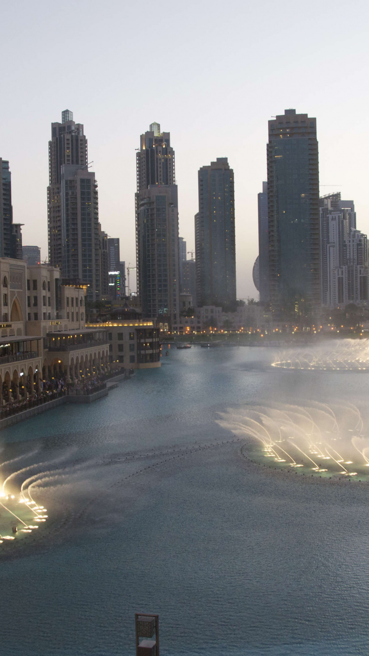 Horizonte de la Ciudad Con Arco Iris Durante el Día. Wallpaper in 750x1334 Resolution