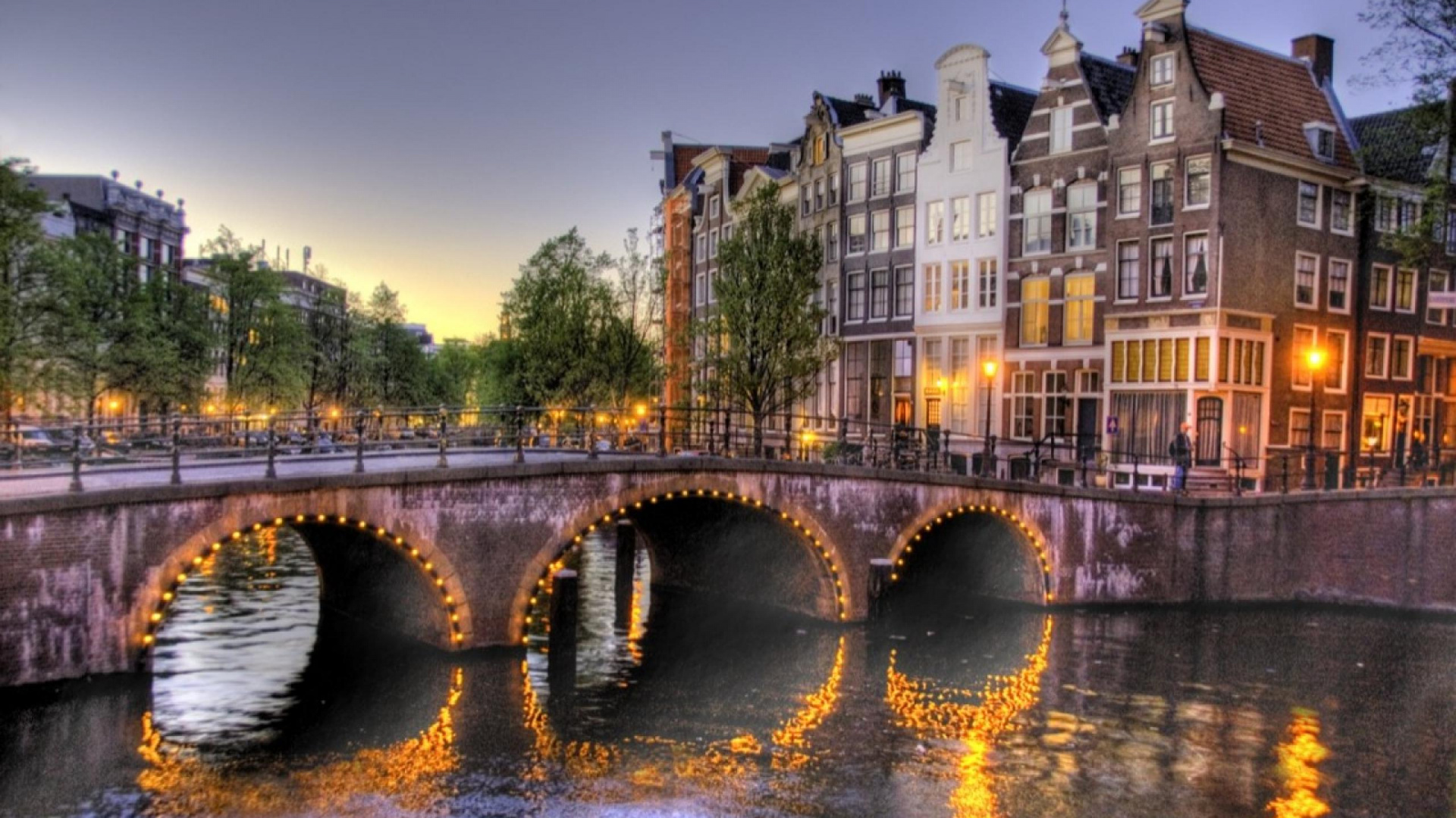 Brown Concrete Building Near River During Daytime. Wallpaper in 1920x1080 Resolution