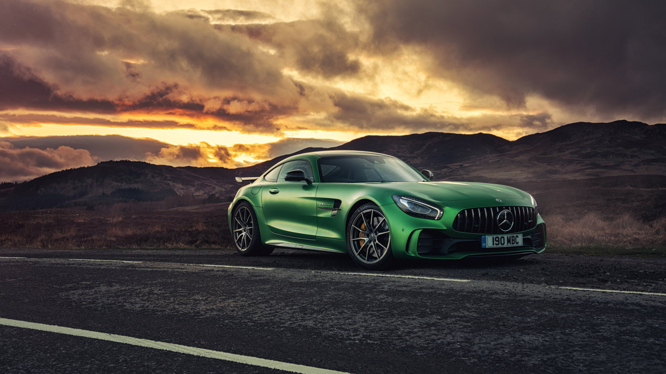 Green Mercedes Benz Coupe on Road During Daytime. Wallpaper in 1366x768 Resolution