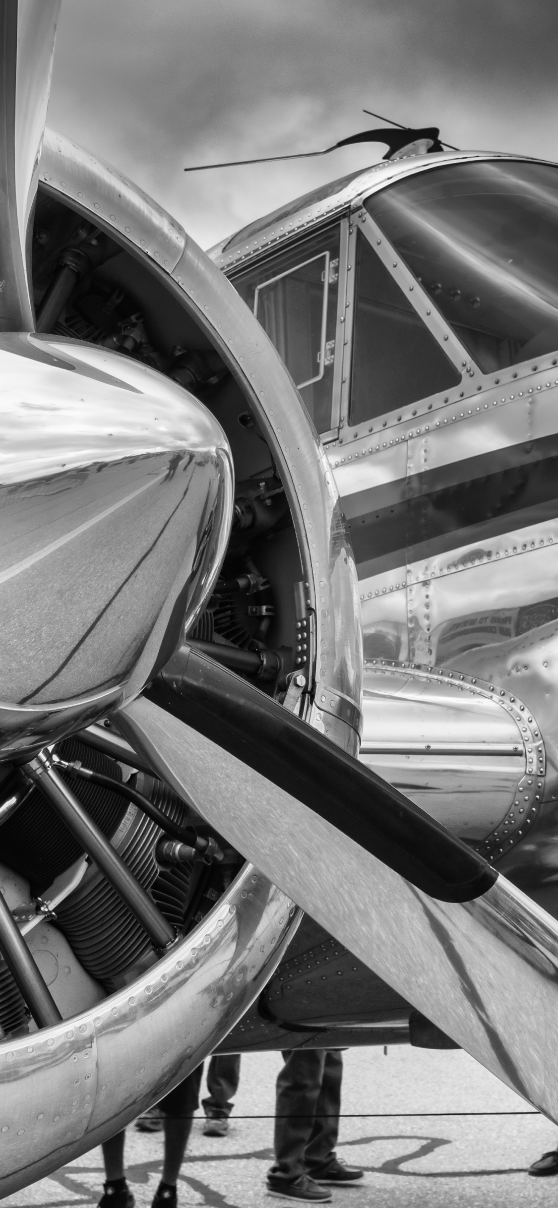 Propeller, Rad, Flugzeugmotoren, Speiche, Kampfflugzeug. Wallpaper in 1125x2436 Resolution