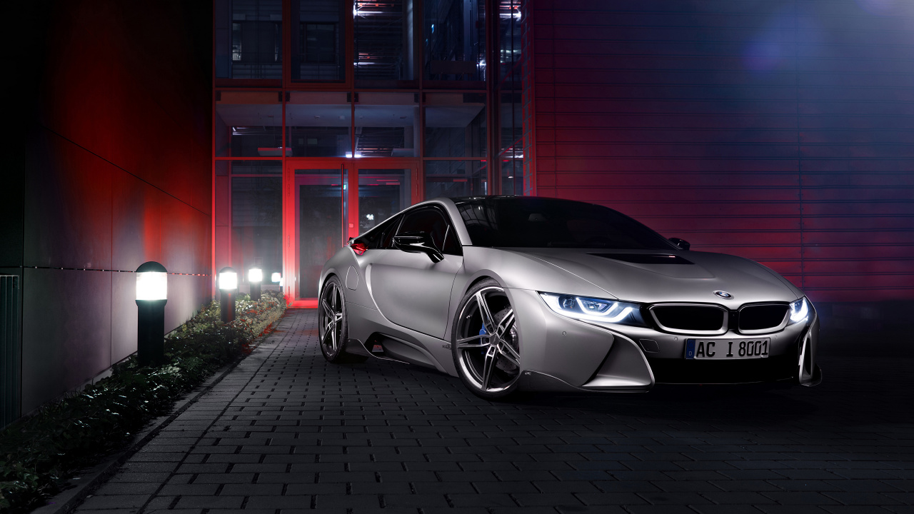 Silberner Porsche 911 Vor Rotem Gebäude Geparkt. Wallpaper in 1280x720 Resolution