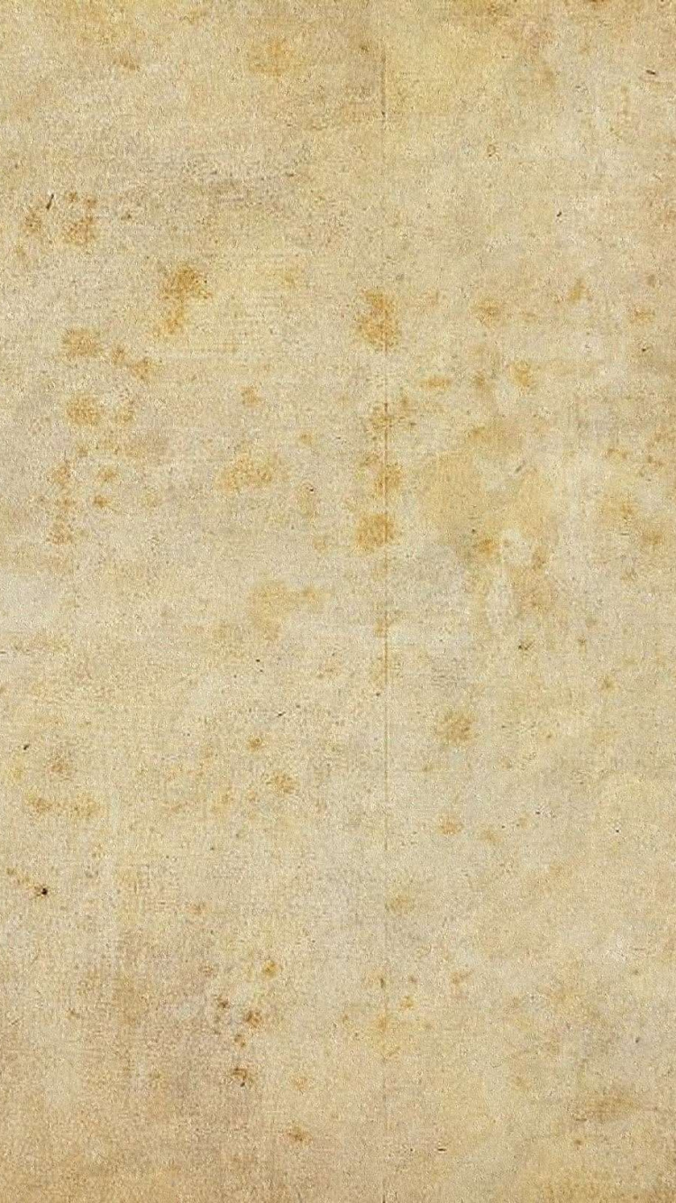 Textile Blanc Sur Table en Bois Marron. Wallpaper in 750x1334 Resolution