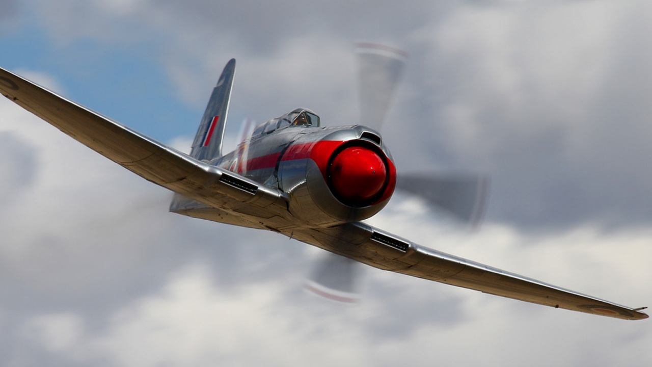 Avion Blanc et Rouge Sous Des Nuages Blancs Pendant la Journée. Wallpaper in 1280x720 Resolution