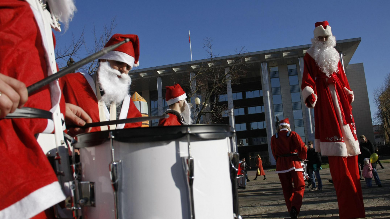 Santa Claus, Evento, Bandera, Ded Moroz, Festival. Wallpaper in 1366x768 Resolution