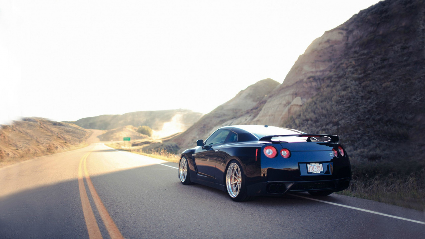 Porsche 911 Negro en la Carretera Durante el Día. Wallpaper in 1366x768 Resolution