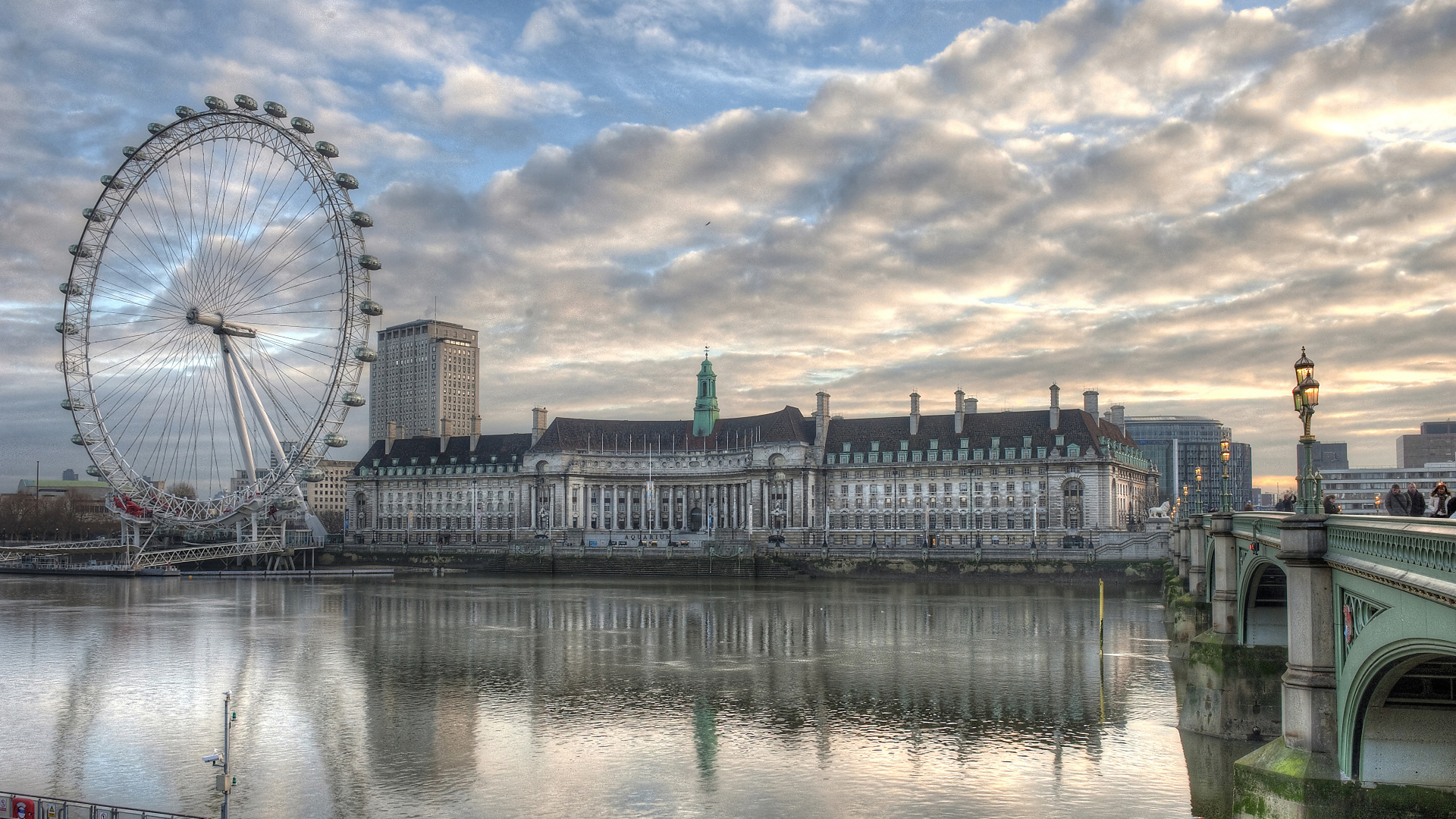 London Eye Bajo el Cielo Nublado Azul y Blanco Durante el Día. Wallpaper in 1920x1080 Resolution
