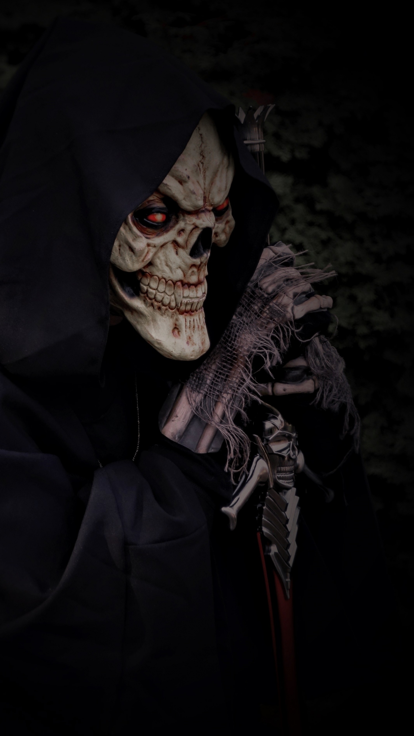 Person in Black and White Mask. Wallpaper in 1440x2560 Resolution