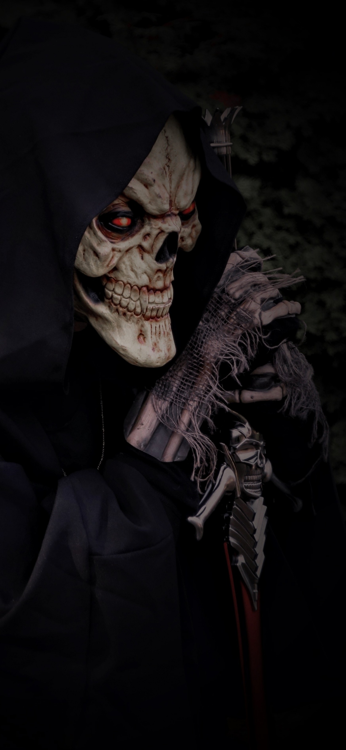 Person in Schwarz-weißer Maske. Wallpaper in 1125x2436 Resolution