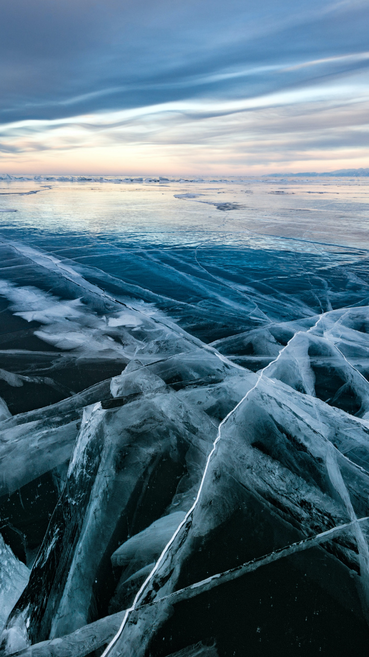 Baikalsee Glatteis, Baikalsee, Arktis, Natur, See. Wallpaper in 750x1334 Resolution