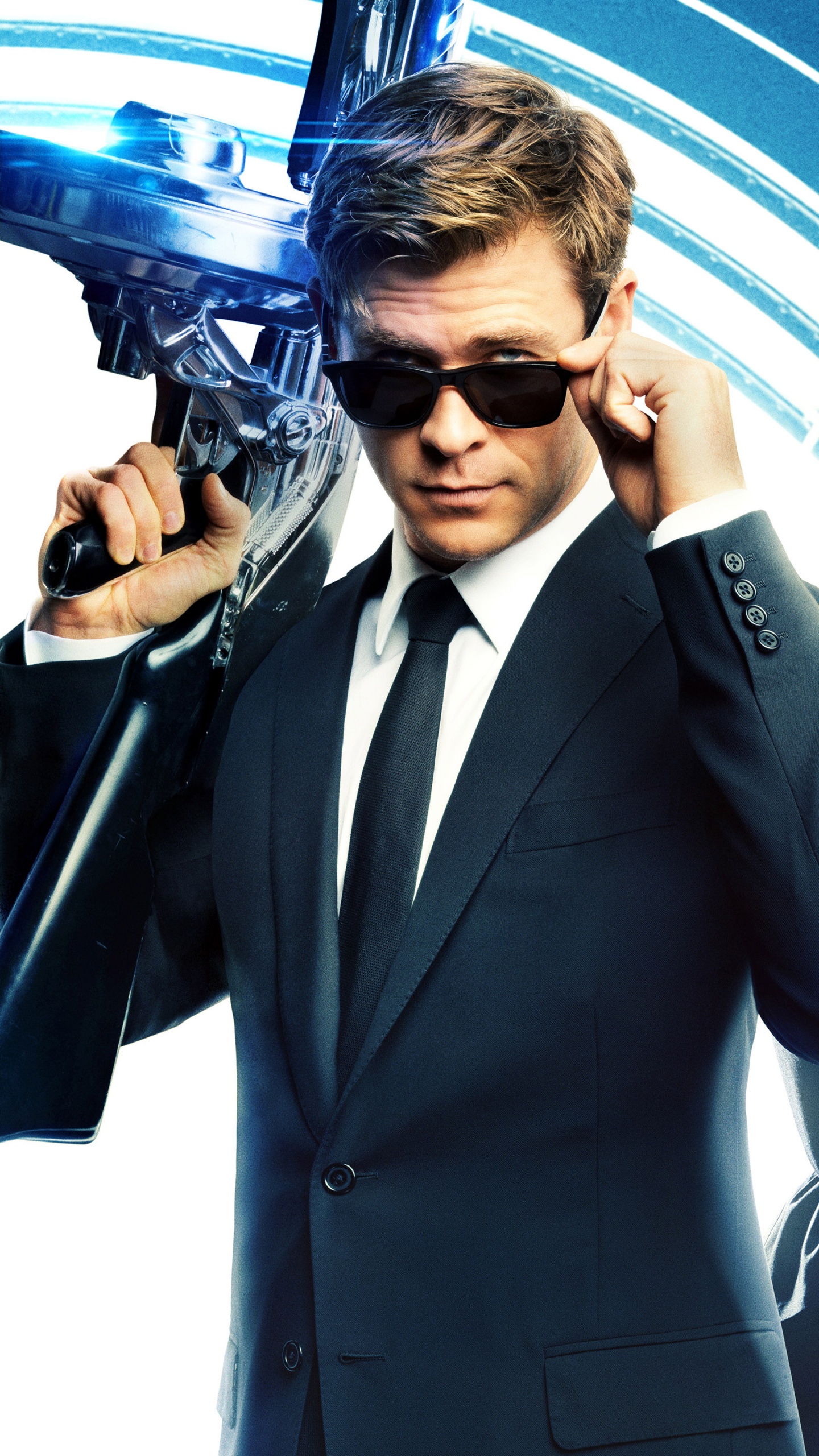 Mann in Schwarzer Anzugjacke Mit Schwarzer Sonnenbrille. Wallpaper in 1440x2560 Resolution