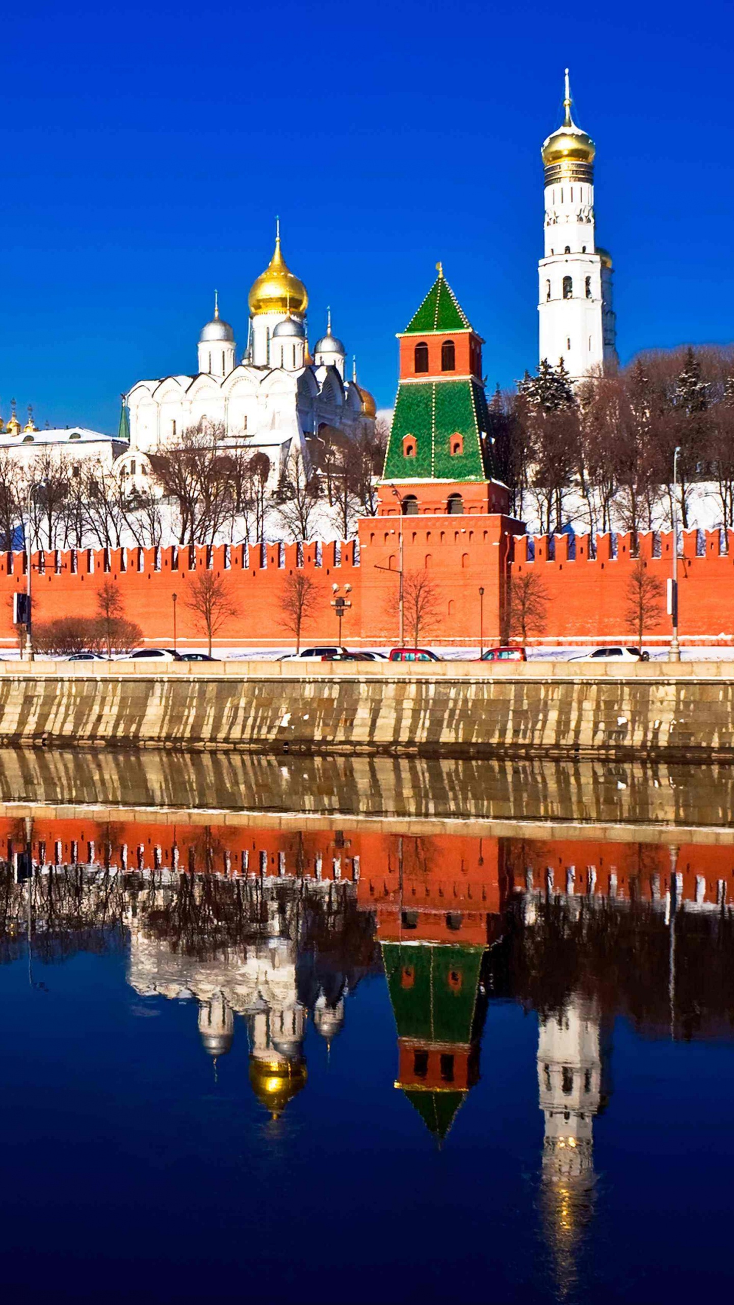 Brown and White Concrete Building Near Body of Water During Night Time. Wallpaper in 1440x2560 Resolution