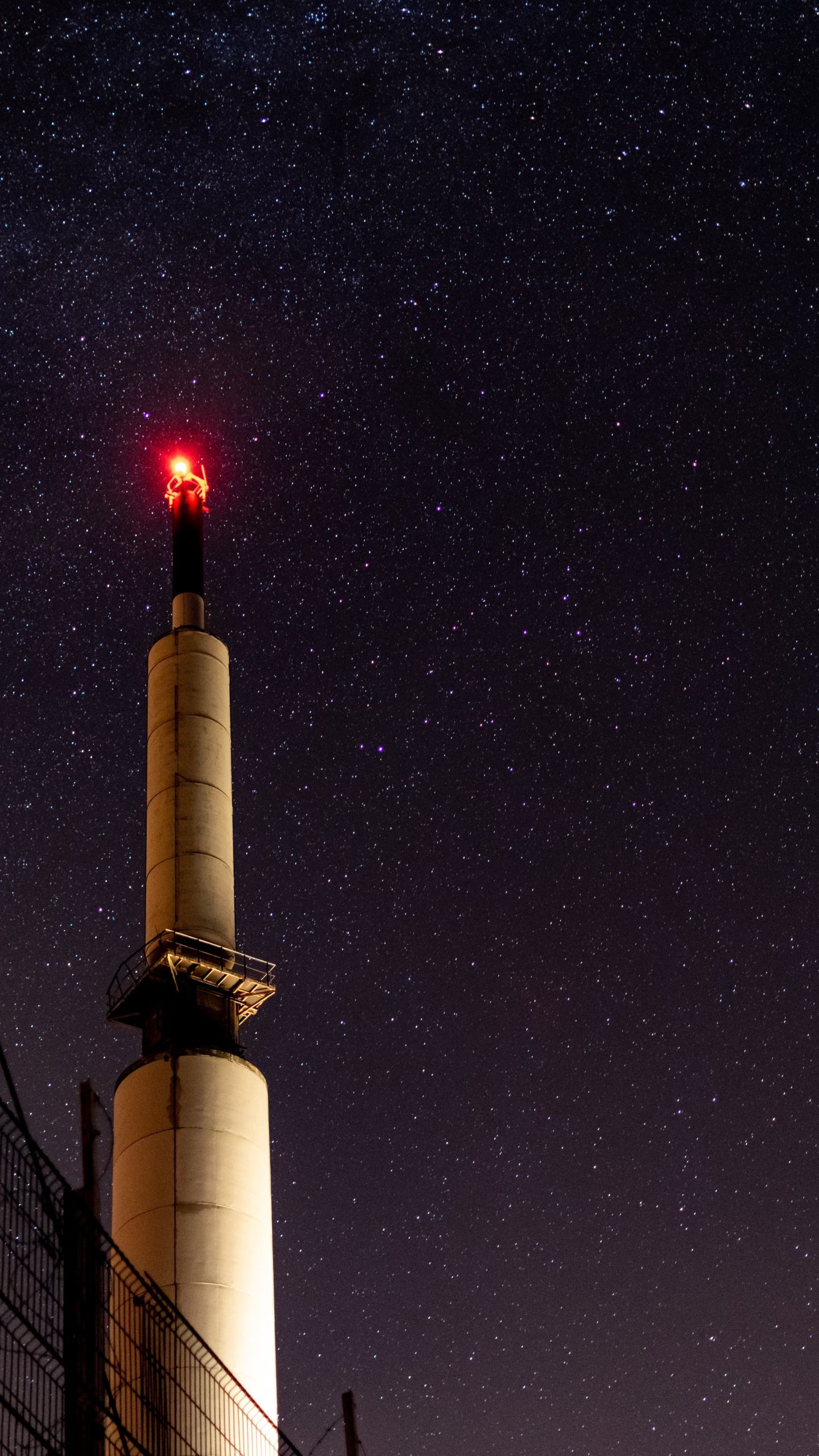 White and Brown Tower Under Starry Night. Wallpaper in 1440x2560 Resolution