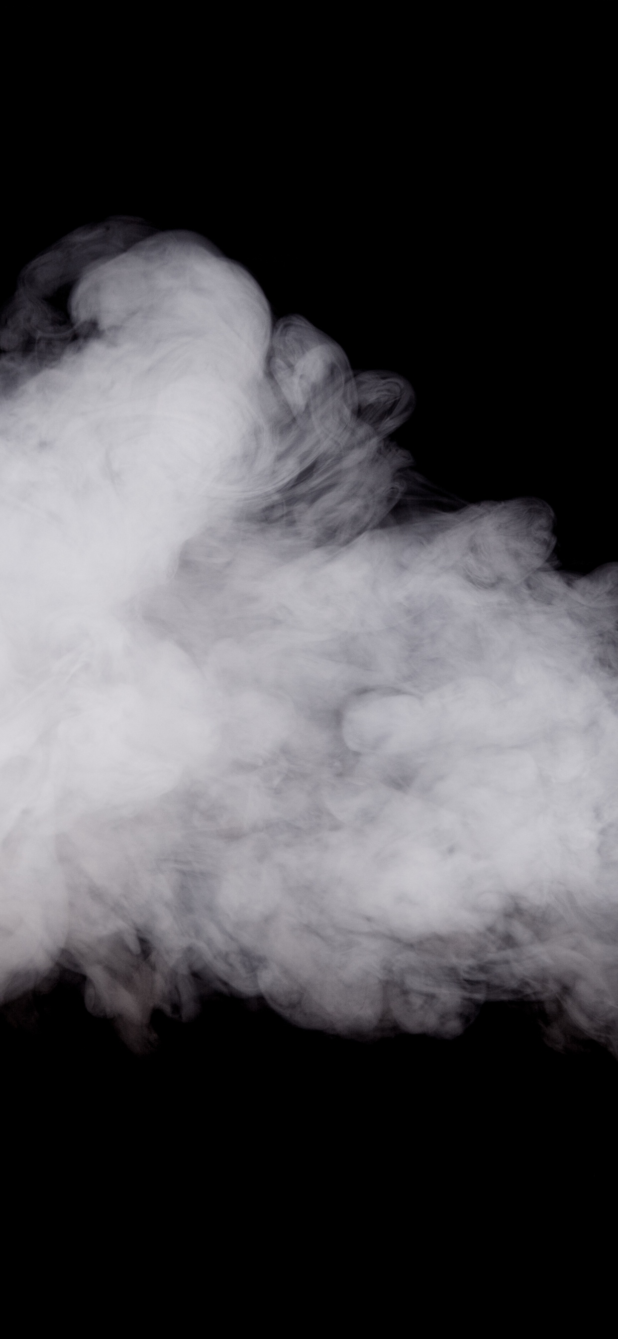 Humo Blanco Sobre Fondo Negro. Wallpaper in 1242x2688 Resolution