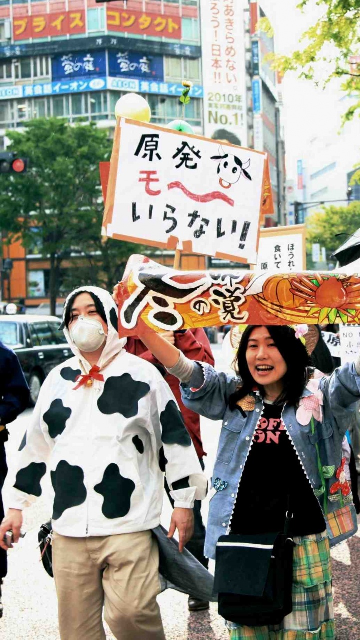 People Standing on Street During Daytime. Wallpaper in 720x1280 Resolution