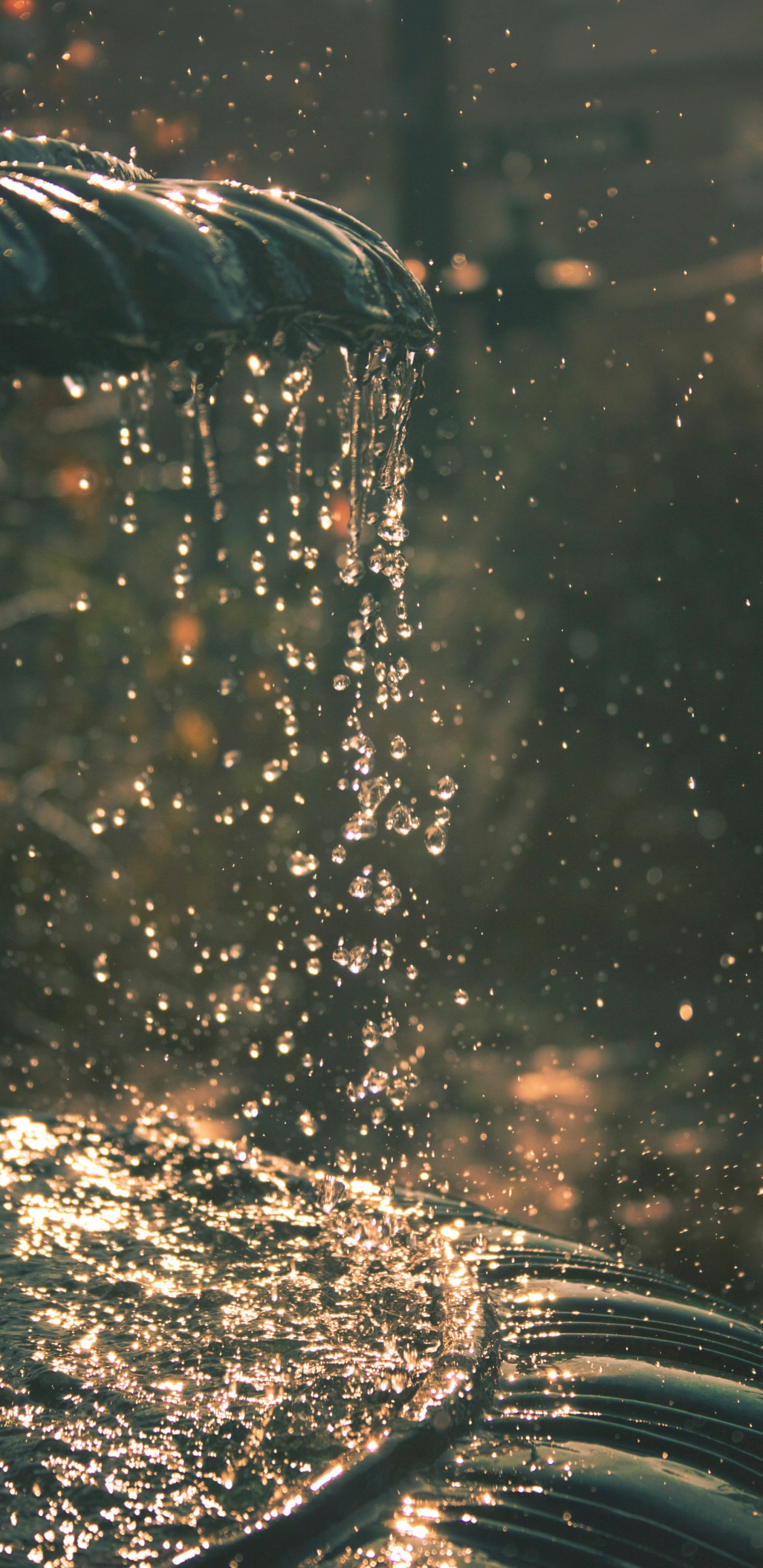 Salpicaduras de Agua Sobre Roca Gris. Wallpaper in 1440x2960 Resolution