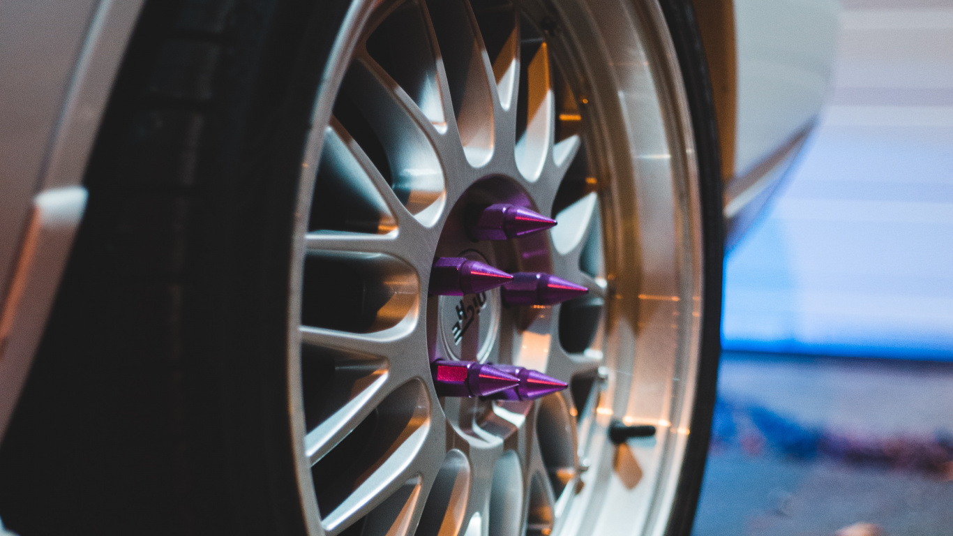 Silver Multi Spoke Wheel With Tire. Wallpaper in 1366x768 Resolution