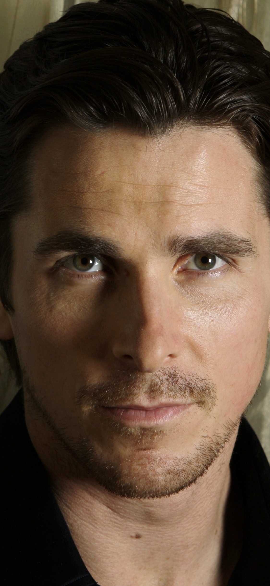 Christian Bale, Batman, Gesichtsbehaarung, Schauspieler, Berühmtheit. Wallpaper in 1125x2436 Resolution
