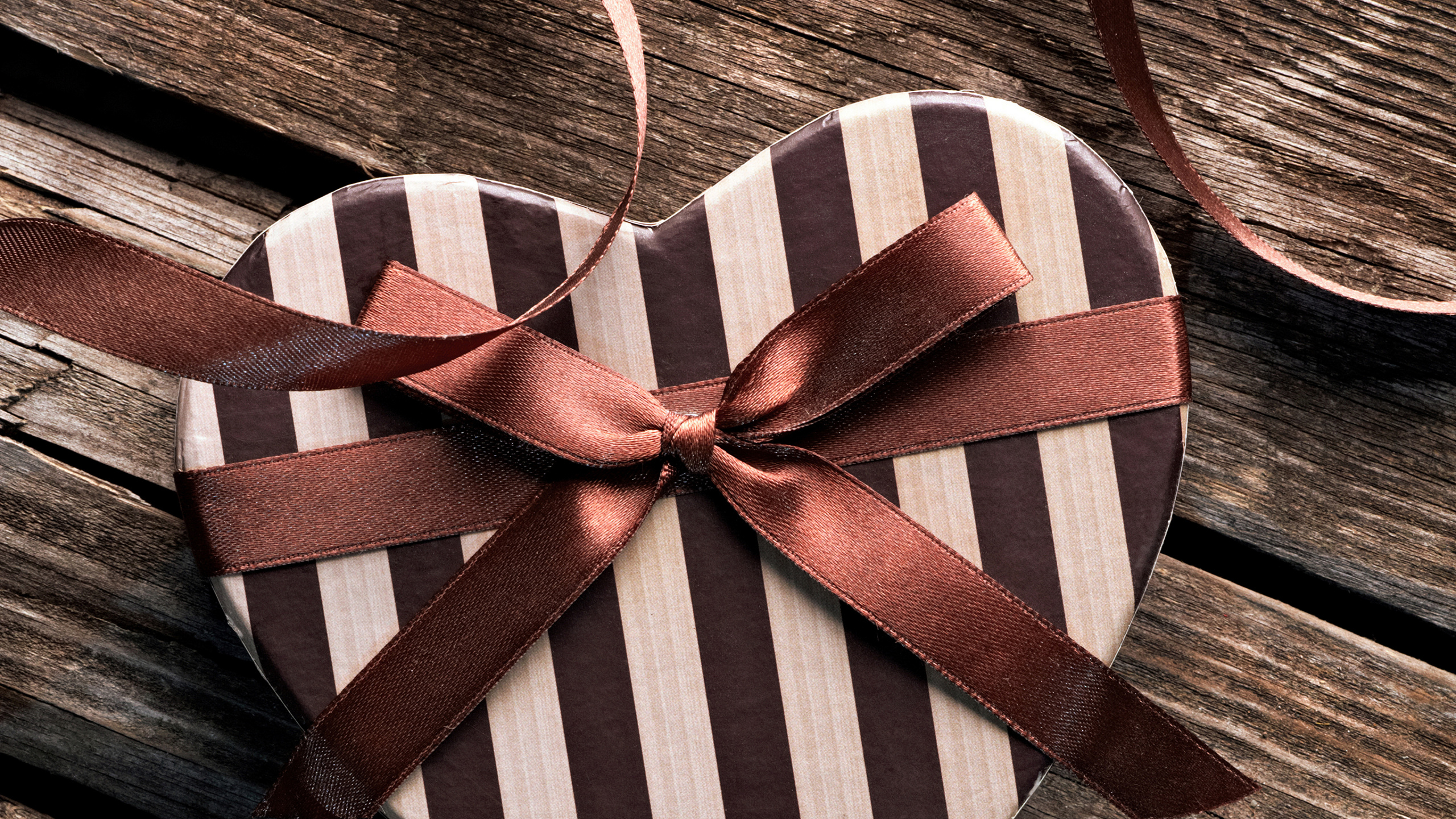 Regalo, Envoltorio de Regalo, el Día de San Valentín, Cinta, Morena. Wallpaper in 2560x1440 Resolution