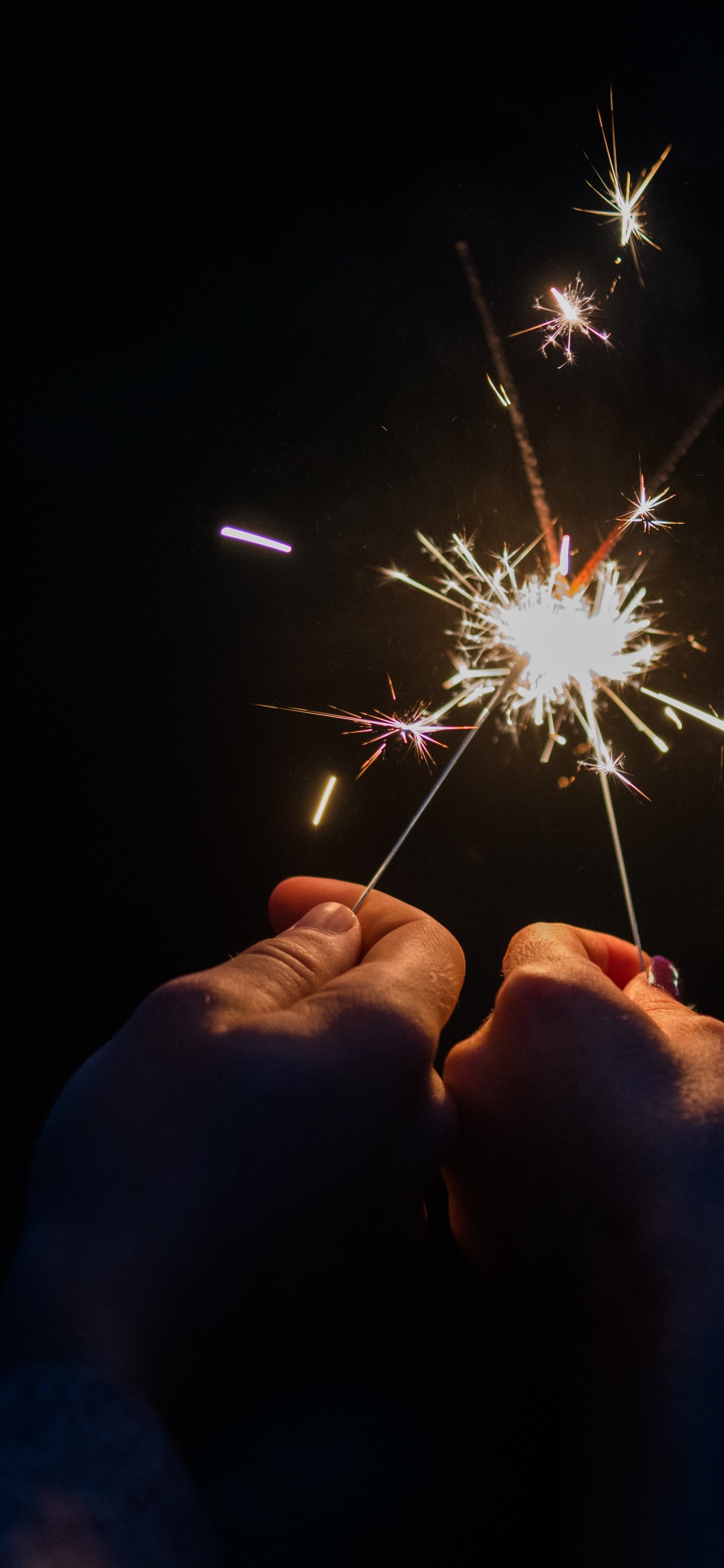 Wunderkerze, Feuer, Feuerwerk, Neue Jahre Tag, Diwali. Wallpaper in 1242x2688 Resolution