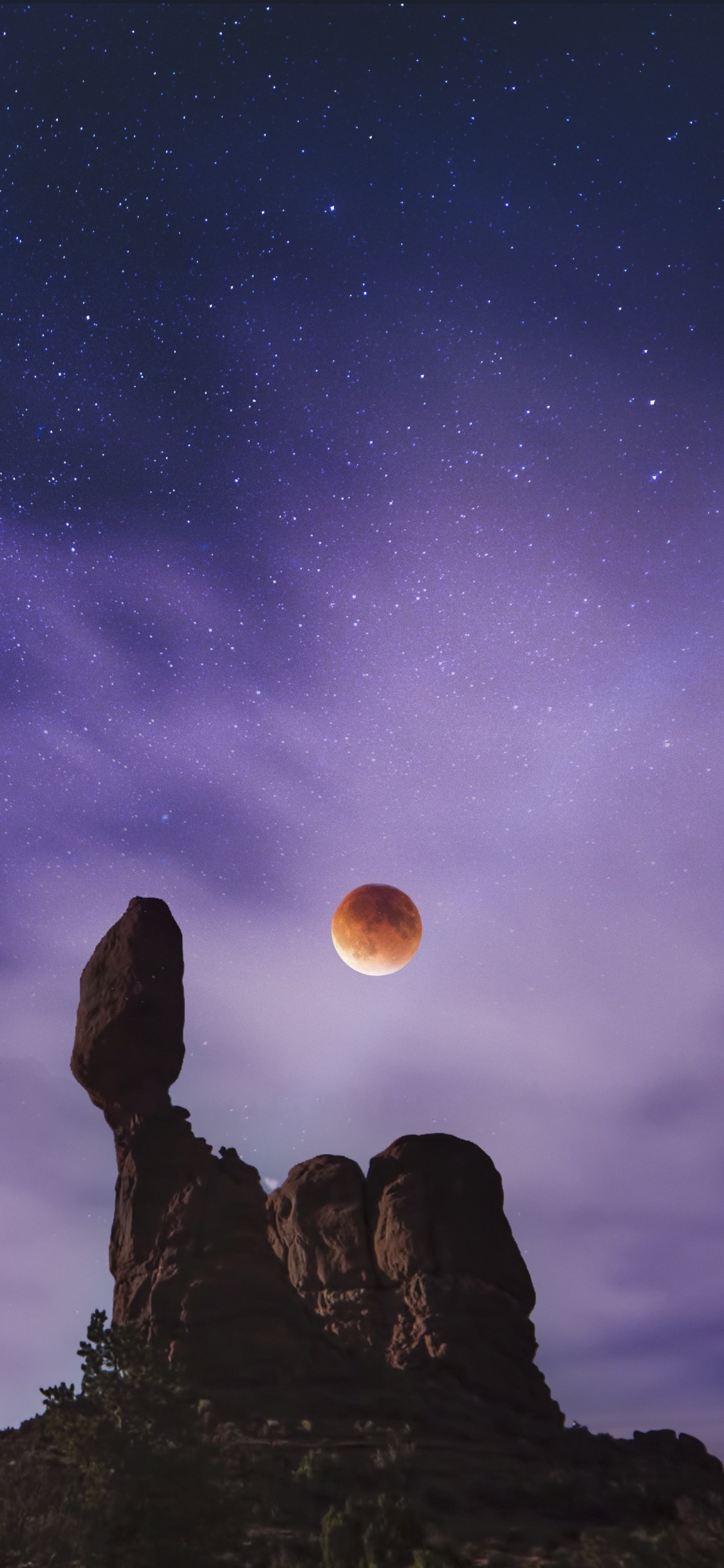 Silhouette of Man and Woman Sitting on Rock Under Starry Night. Wallpaper in 1125x2436 Resolution