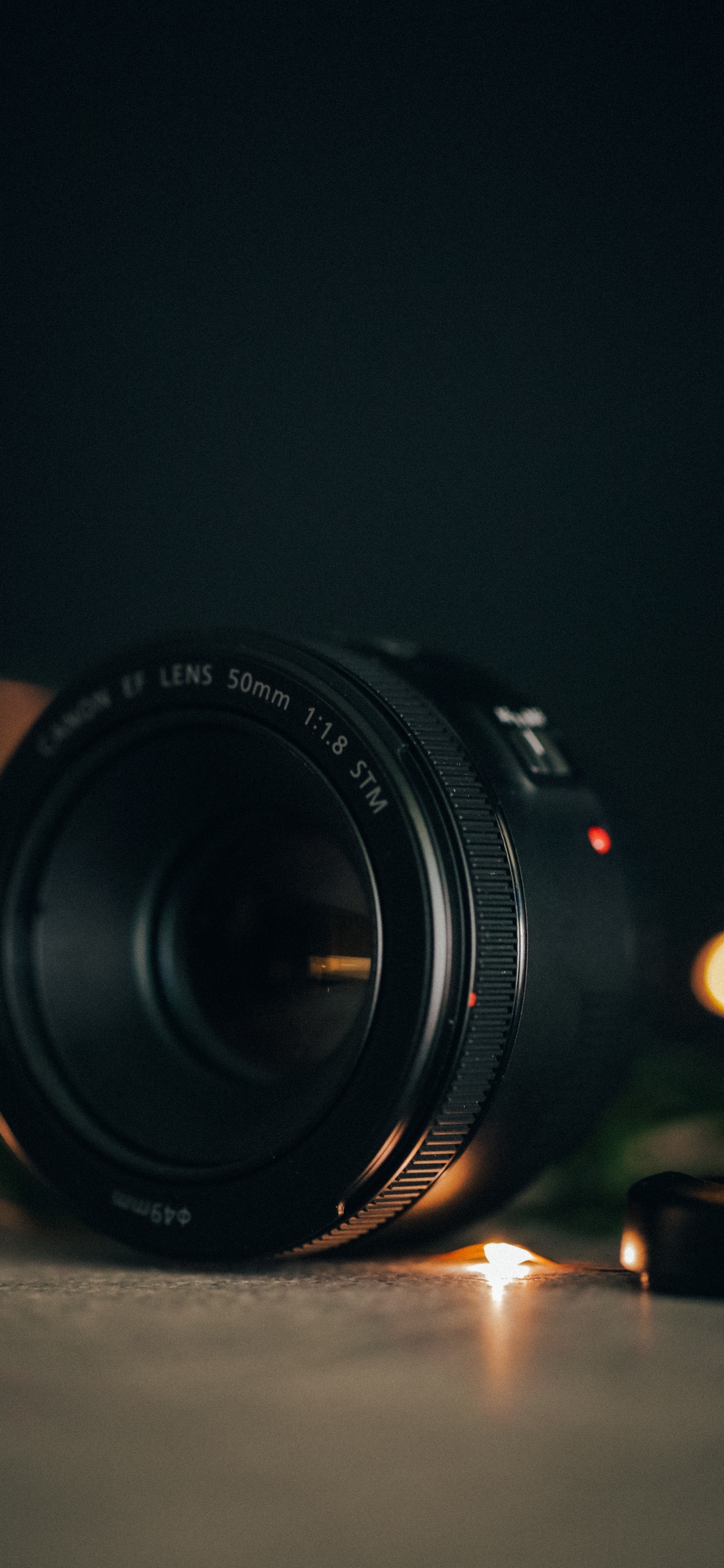 Objectif de L'appareil Photo Nikon Noir Sur la Table. Wallpaper in 1242x2688 Resolution