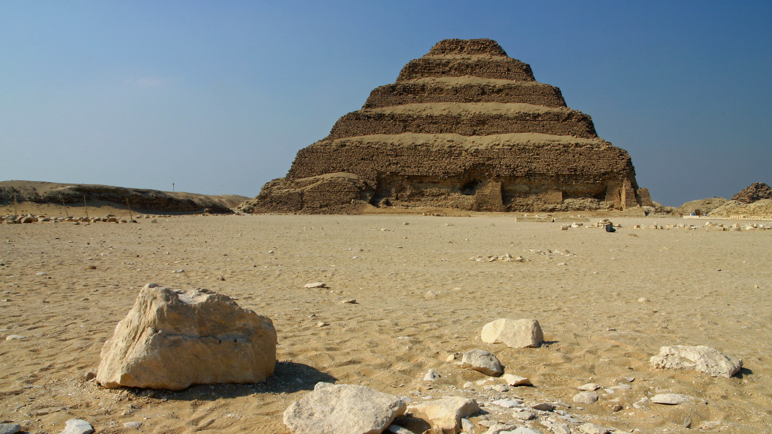 Brown Rock Formation Under Blue Sky During Daytime. Wallpaper in 2560x1440 Resolution