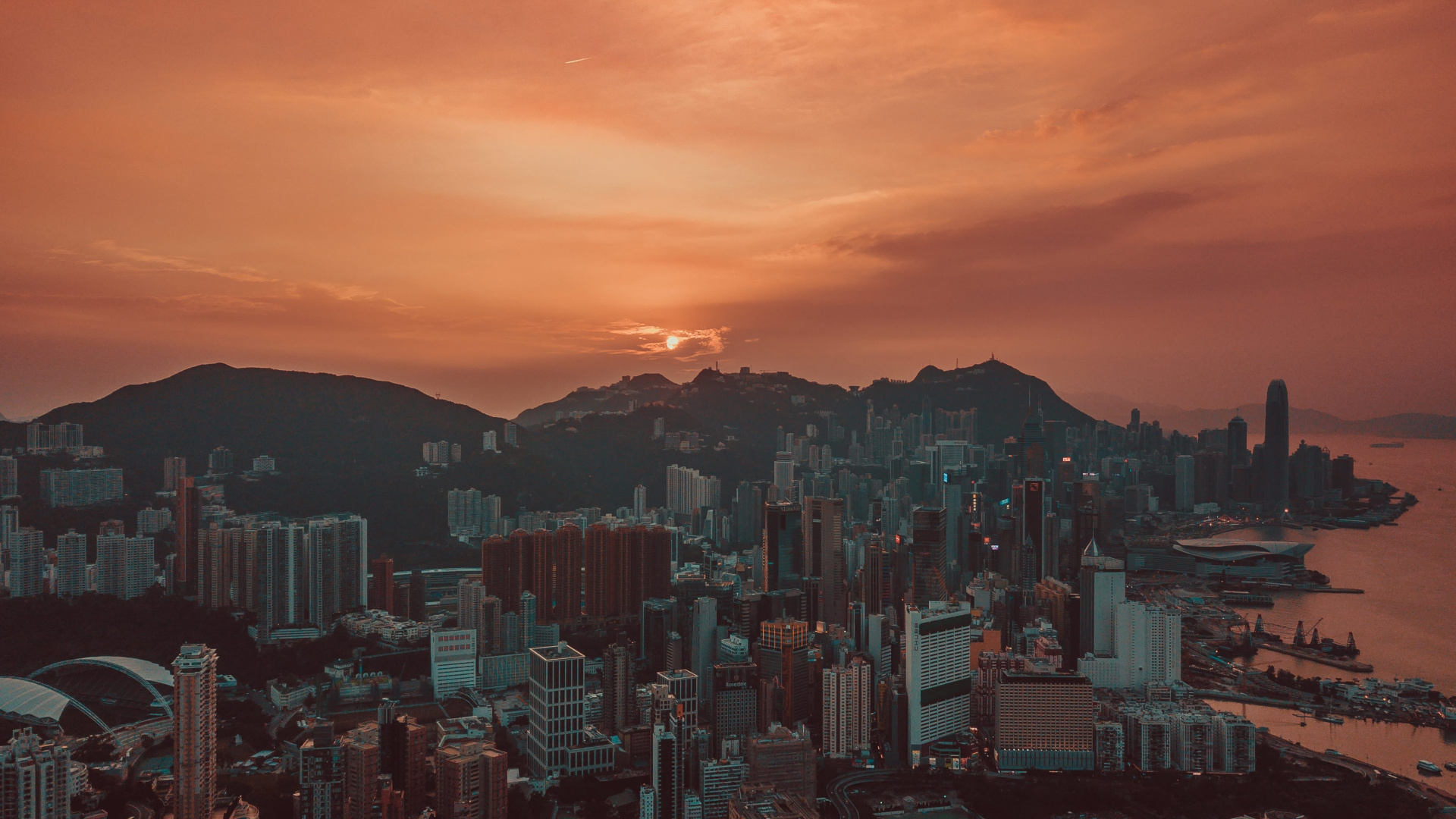 Horizonte de la Ciudad Durante el Atardecer Naranja. Wallpaper in 1920x1080 Resolution