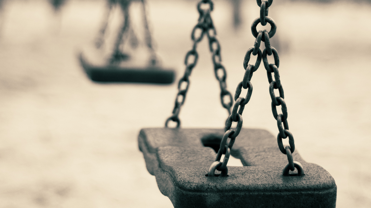 Brown Wooden Swing on White Sand. Wallpaper in 1280x720 Resolution