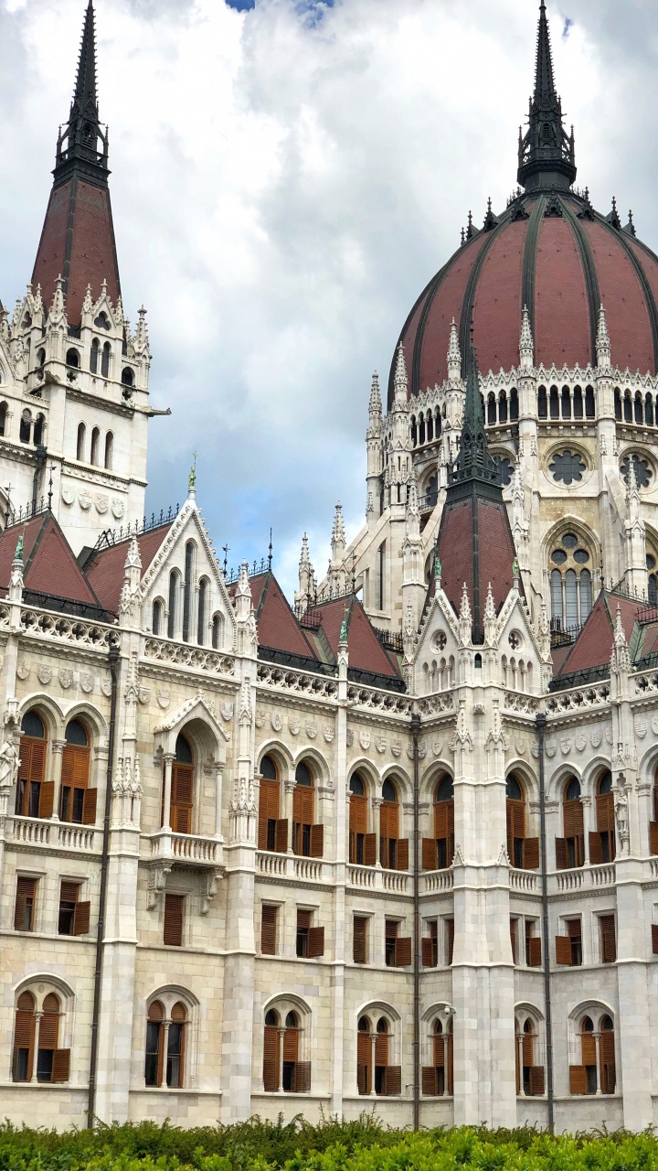 Budapest, Ungarischen Parlamentsgebäude, Natur, Bergigen Landschaftsformen, Architektur. Wallpaper in 720x1280 Resolution